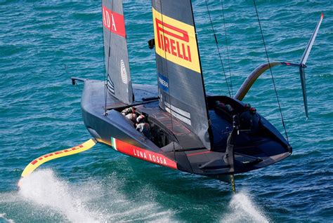 Luna Rossa, la barca progettata per volare alla Prada 